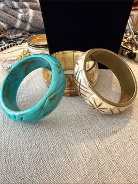 Women’s Turquoise and Cream Carved Bangle Bracelets - Set of 3